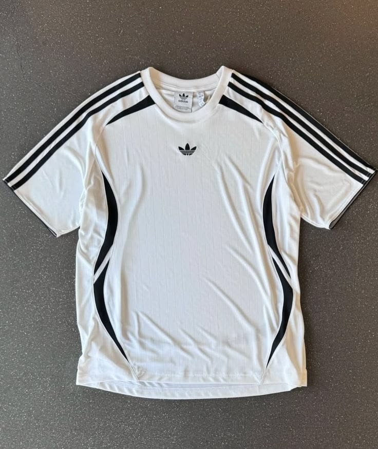 Adidas T-shirt